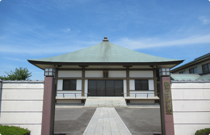 埼玉県越谷市にあるお寺、法光寺の外観写真です。