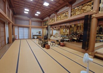 本堂照明工事が終わり堂内全面LED照明へ☆